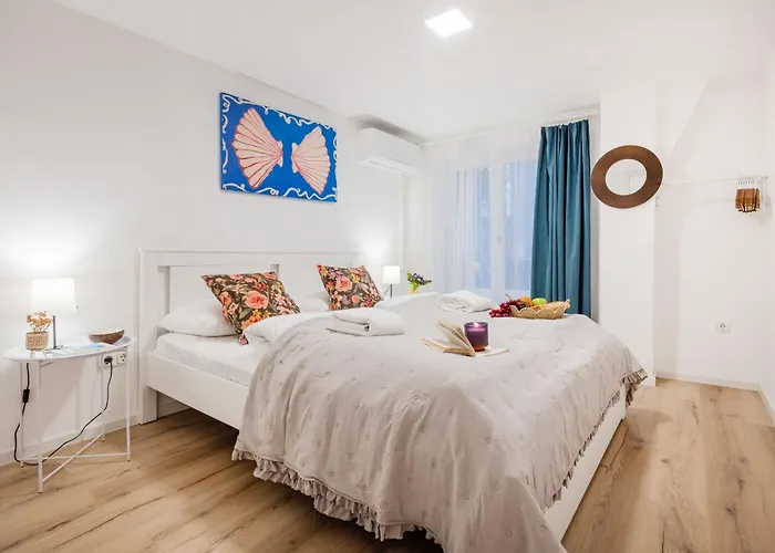 Walk To Opera & Gozsdu 4br Duplex Private Terrace Apartment Budapest