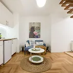 Apartment Walk To Opera & Gozsdu 4br Duplex Private Terrace *