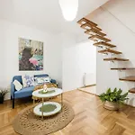 Walk To Opera & Gozsdu 4br Duplex Private Terrace Lägenhet Budapest