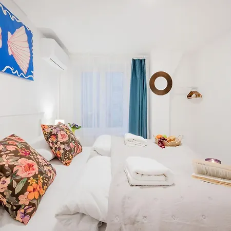 Walk To Opera & Gozsdu 4br Duplex Private Terrace Budapest