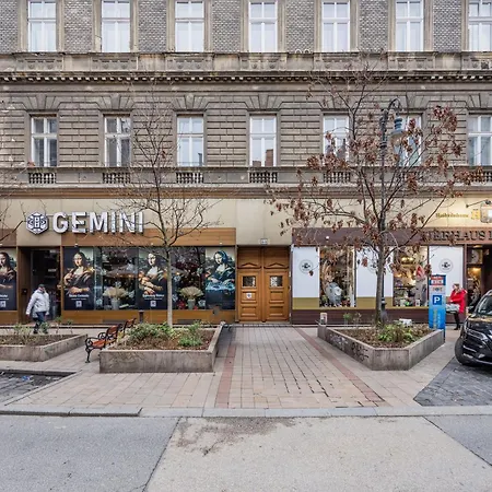 Walk To Opera & Gozsdu 4br Duplex Private Terrace Apartment Budapest