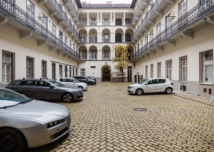 Apartmán Walk To Opera & Gozsdu 4br Duplex Private Terrace *