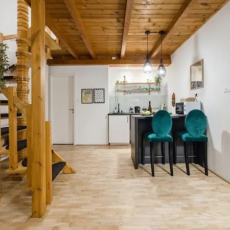 Appartement Walk To Opera & Gozsdu 4br Duplex Private Terrace Boedapest
