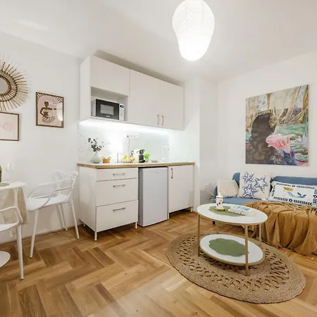 Walk To Opera & Gozsdu 4br Duplex Private Terrace * Boedapest