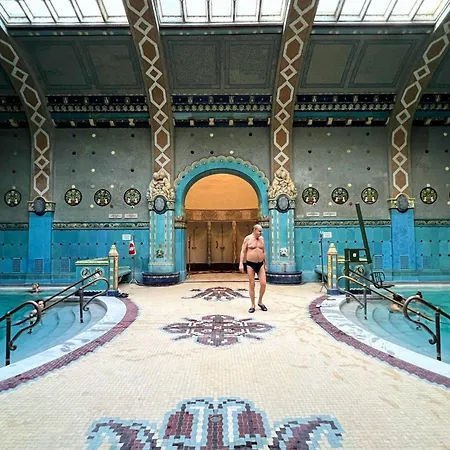 Walk To Opera & Gozsdu 4br Duplex Private Terrace * Boedapest
