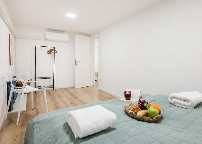 Walk To Opera & Gozsdu 4br Duplex Private Terrace Lägenhet Budapest
