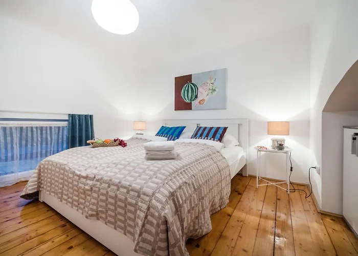 Walk To Opera & Gozsdu 4br Duplex Private Terrace Budapest